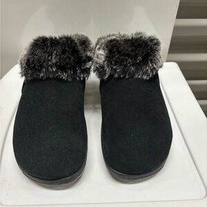 Skechers Black Faux Fur Lined Tone- Ups